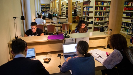 Auswärtiges Amt unterstützt Bibliothek der Andrássy Universität Budapest